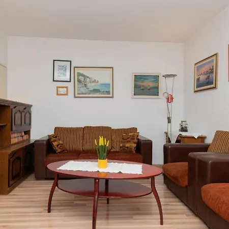 아파트 Kam - By Guide *