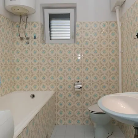 Lägenhet Kam - By Guide *