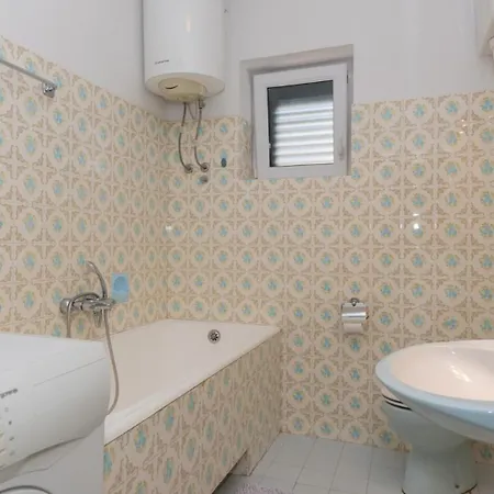 Kam - By Guide Lägenhet *