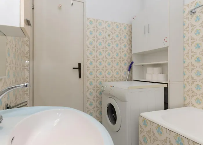 Kam - By Guide מאקרסקה