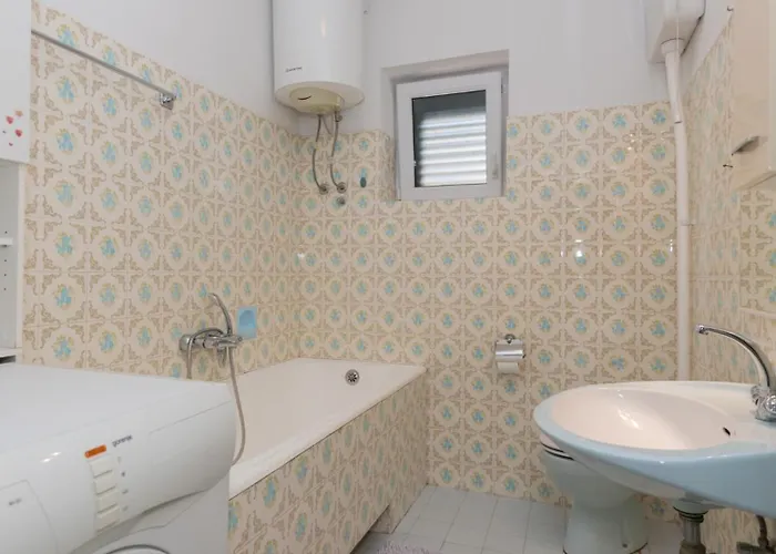 Kam - By Guide Lägenhet *